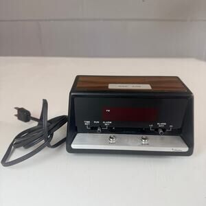 Vintage Sears Roebuck Tradition LED Digital Alarm Clock Model 7196 Woodgrain
